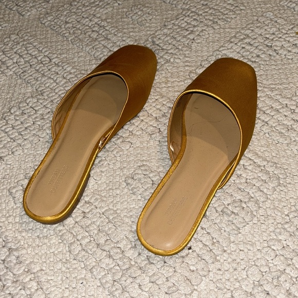 Slip on yellow satin shoes - Picture 2 of 2
